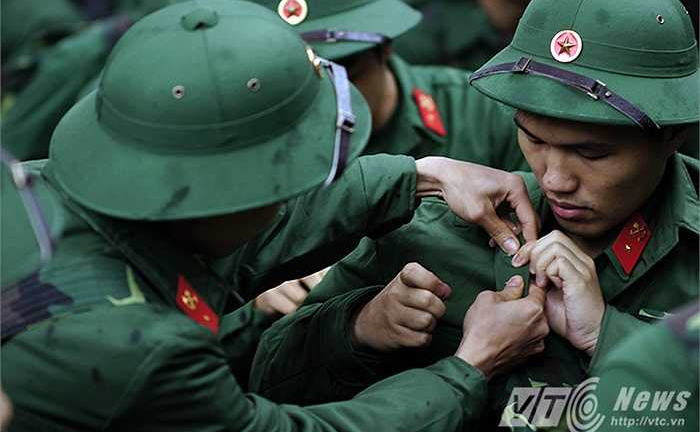 Tân binh sốt quá 7 ngày sẽ không được nhập ngũ